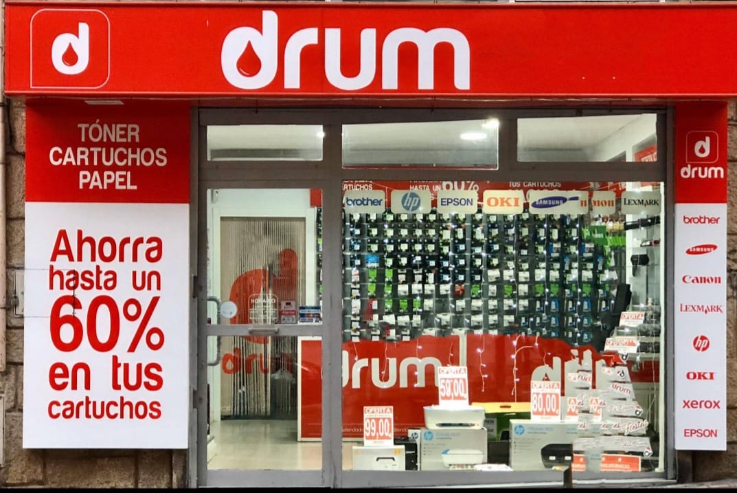 Fachada de la tienda DRUM en Cáceres