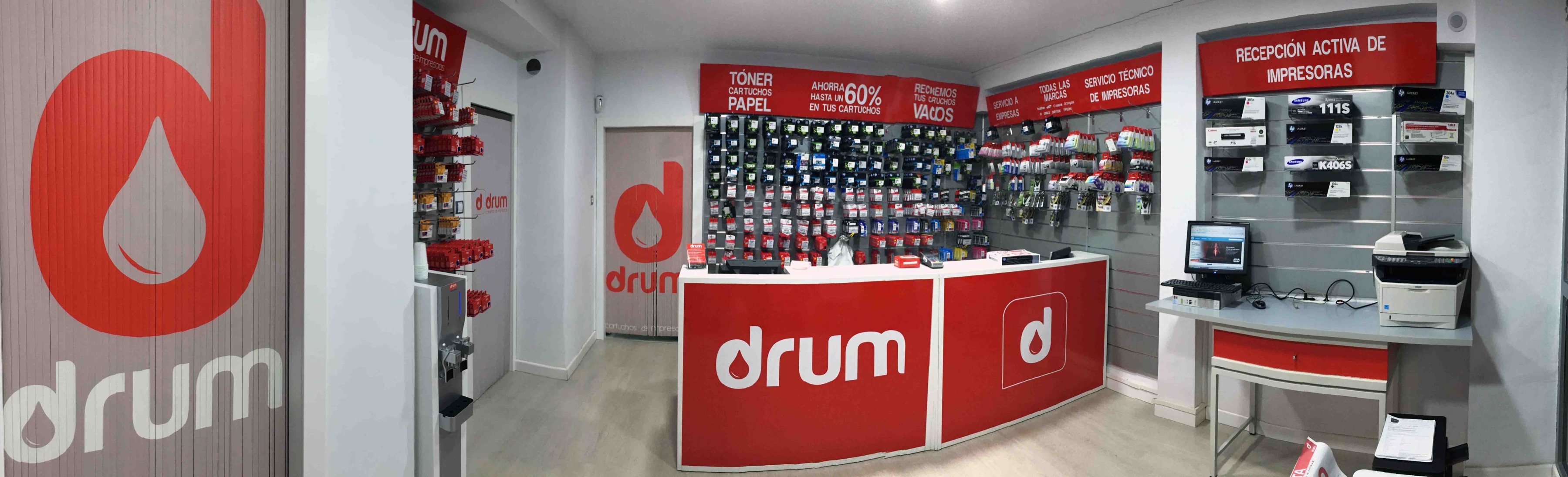 Interior de la tienda DRUM en Cáceres